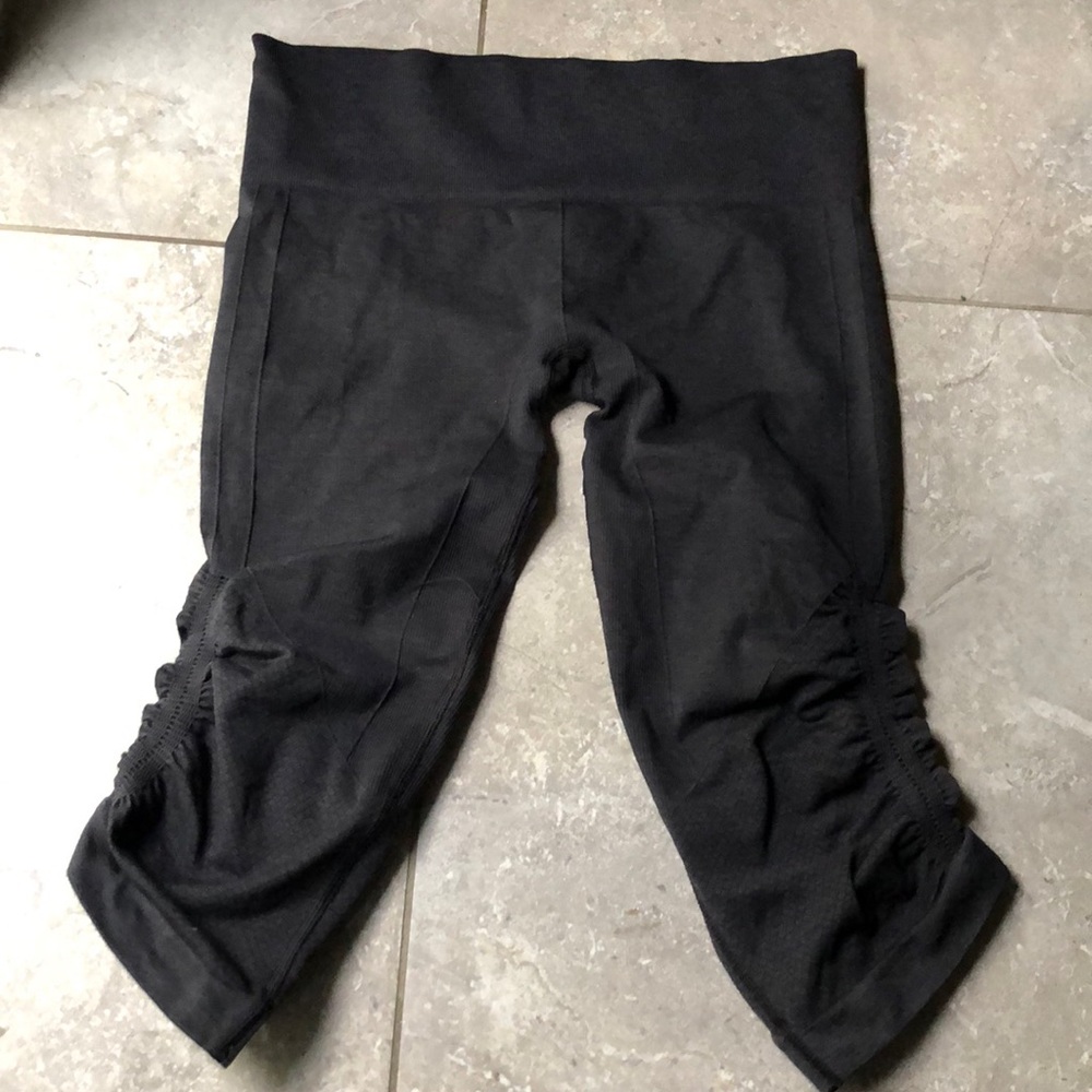 LULULEMON here we go sweat crops - Picture 2 of 8